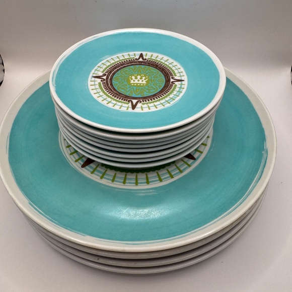 Vintage Set of 13 Melmac Melamine Plates and Saucers By Maplex Toronto Canada. - Picture 2 of 8